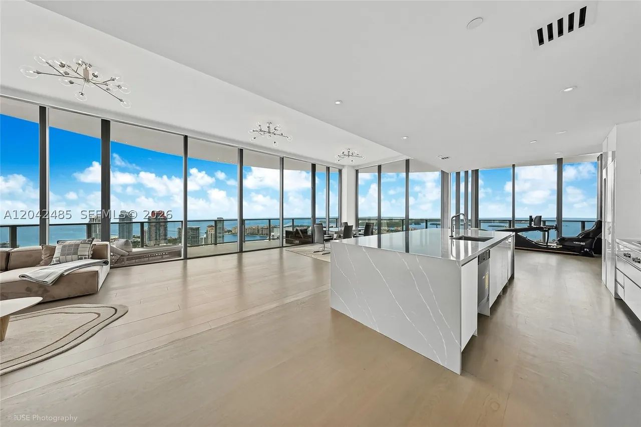 Residence 4401: Corner residence just below the penthouses