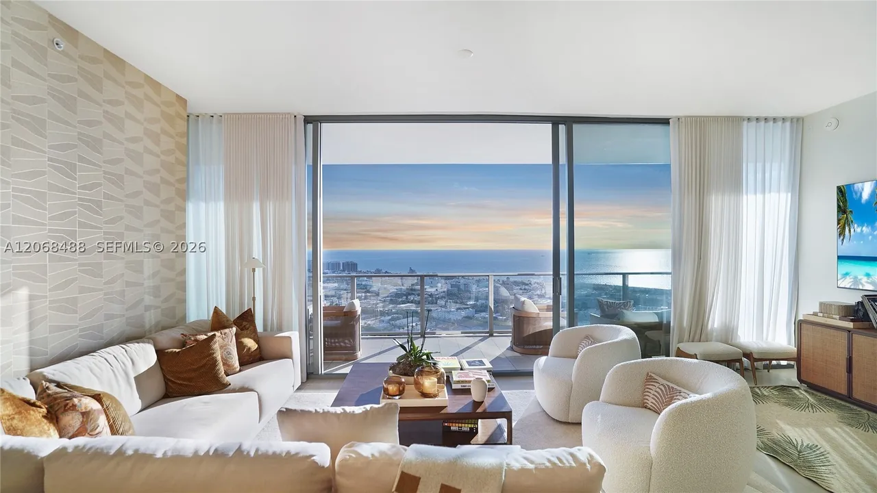 Residence 3605: Private-elevator 3-bedroom with 12-foot ceilings