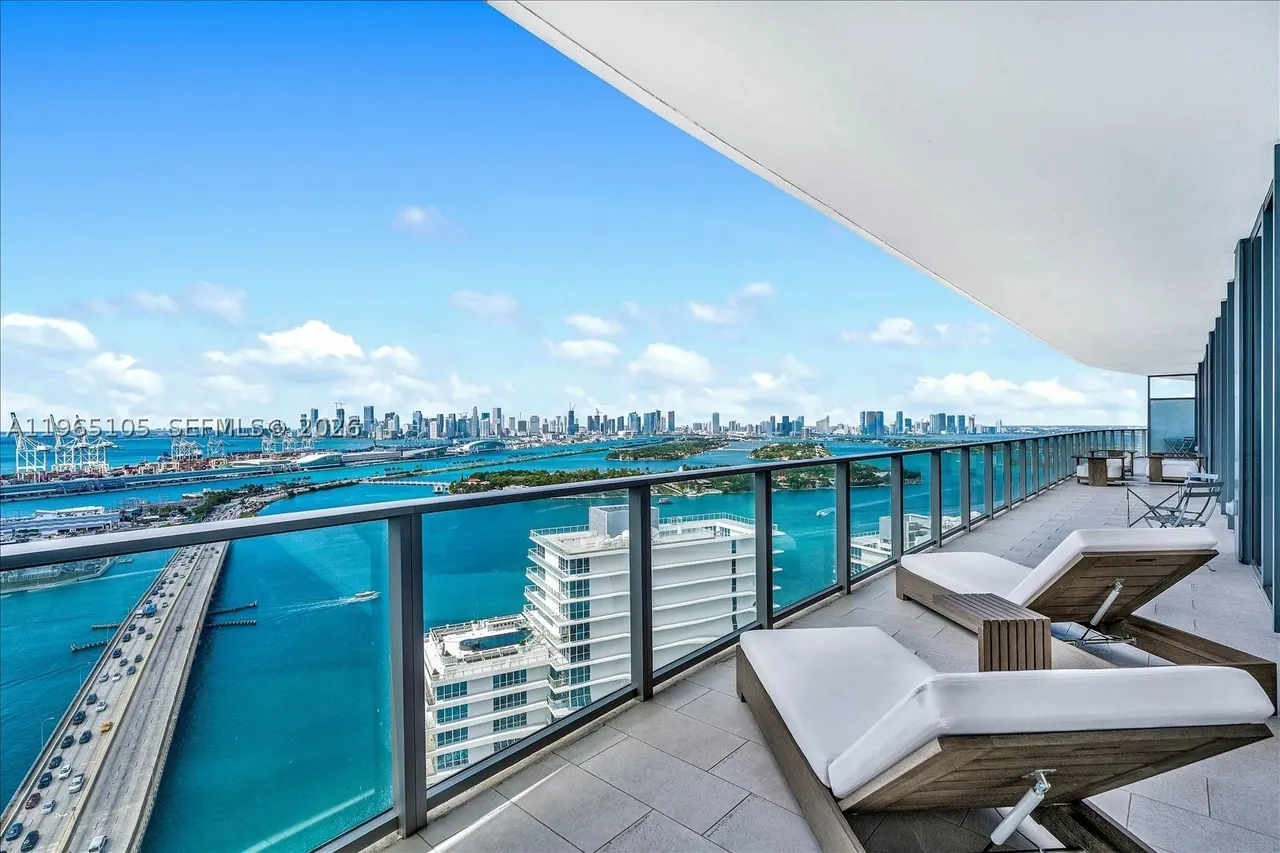 Residence 3102: Canopy Residence 3-bedroom + office, 31st floor