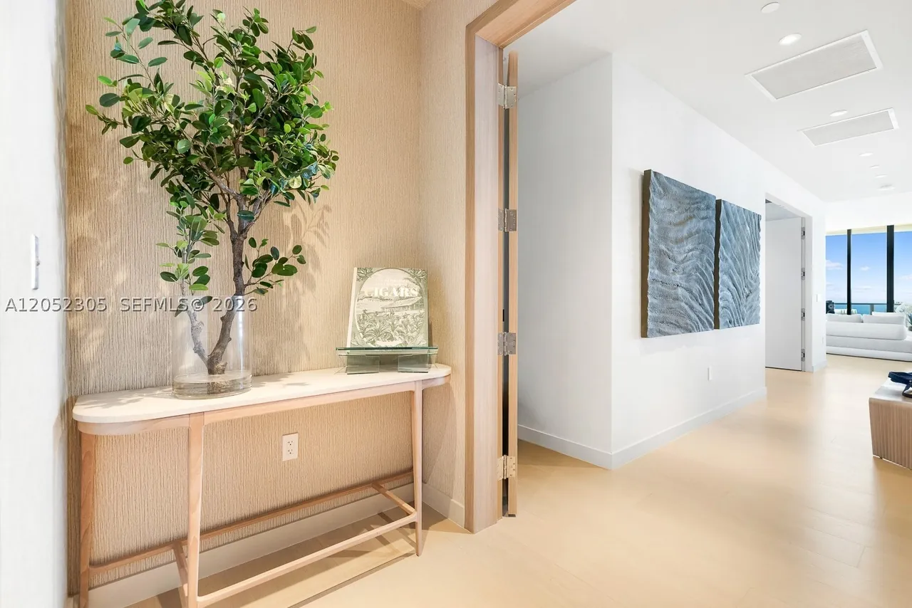 Five Park Penthouse 4701, photo 2