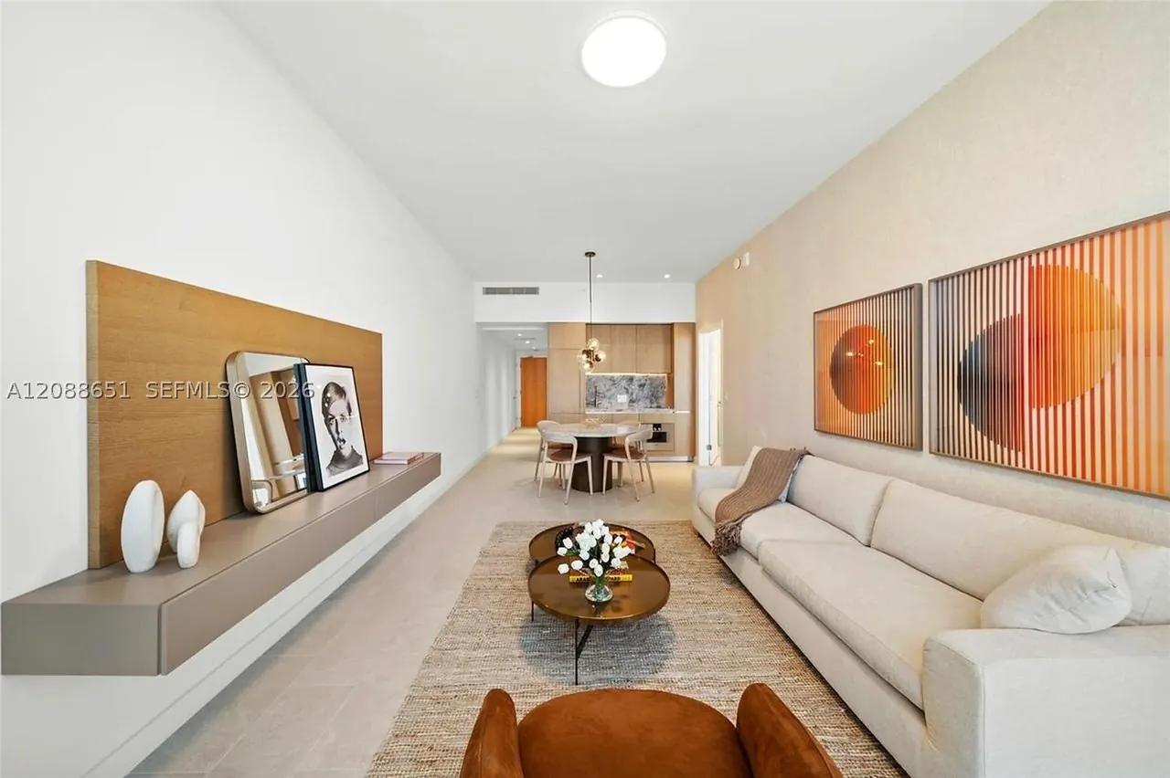 Residence 506: Turnkey furnished one-bedroom with 10-foot ceilings