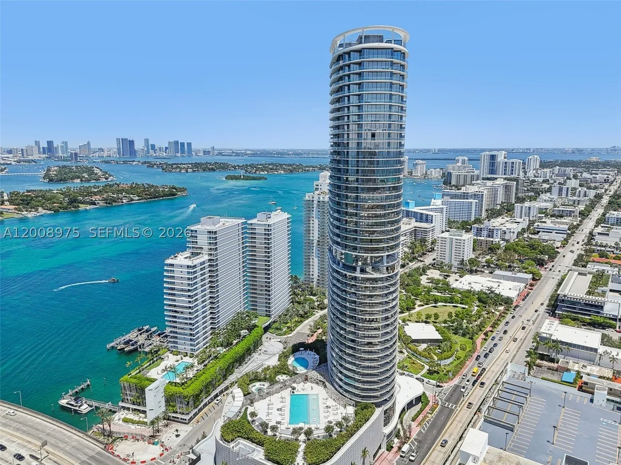 Residence 3004: 2-bedroom plus den with waterfront views
