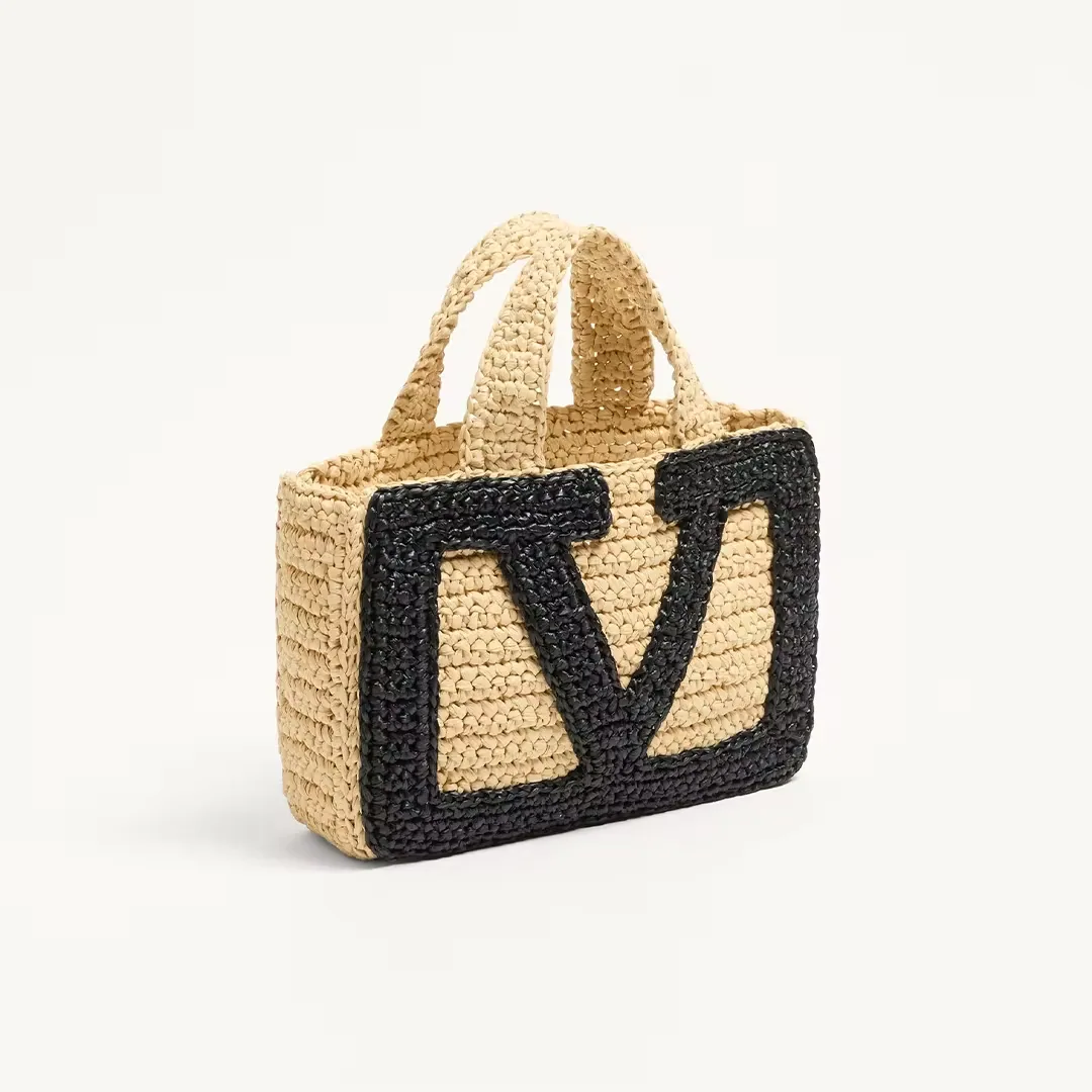 Valentino, Aventura